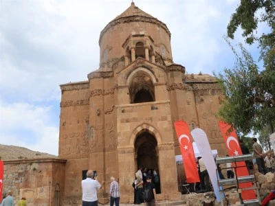 Tarihi Akdamar Kilisesi'nde 14'&uuml;nc&uuml; ayin