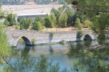 Tarihi Ceyhan Taş K&ouml;pr&uuml; 2025 yılında tekrardan turizme kazandırılacak
