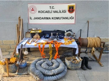 Tarihi eser ka&ccedil;ak&ccedil;ıları su&ccedil;&uuml;st&uuml; yakalandı
