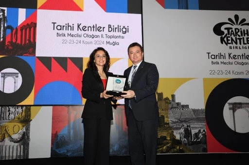 Tarihi Kentler Birliği&rsquo;nden Osmangazi Belediyesi&rsquo;ne &ouml;d&uuml;l