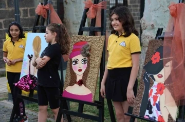 Tarihin sıfır noktası atfedilen mekanda &ccedil;ocukların y&uuml;zlerce eseri, yine &ccedil;ocukların melodileri eşliğinde sunuldu
