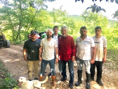 Tarlada &ccedil;alışırken buldukları yavru karacalar i&ccedil;in seferber oldular
