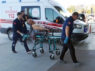Tarlada levye ve pompalı t&uuml;fekli kavga; 3 yaralı