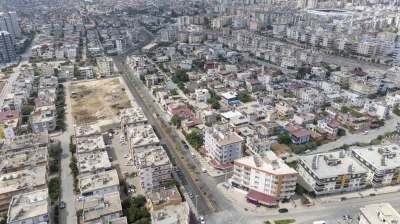 Tarsus&rsquo;ta caddelerde yenileme &ccedil;alışmaları s&uuml;r&uuml;yor
