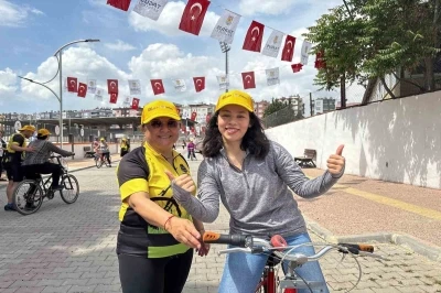 Tarsus&rsquo;ta kadınlar bisiklet kullanmayı &ouml;ğreniyor
