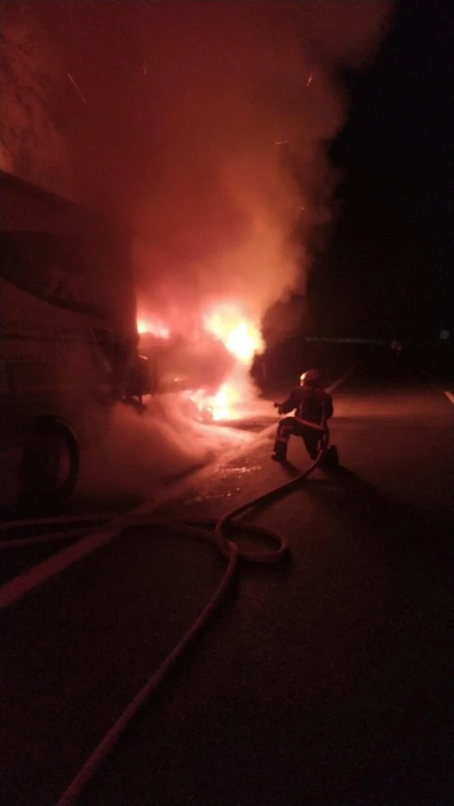 Tarsus&rsquo;ta tır dorsesi yandı
