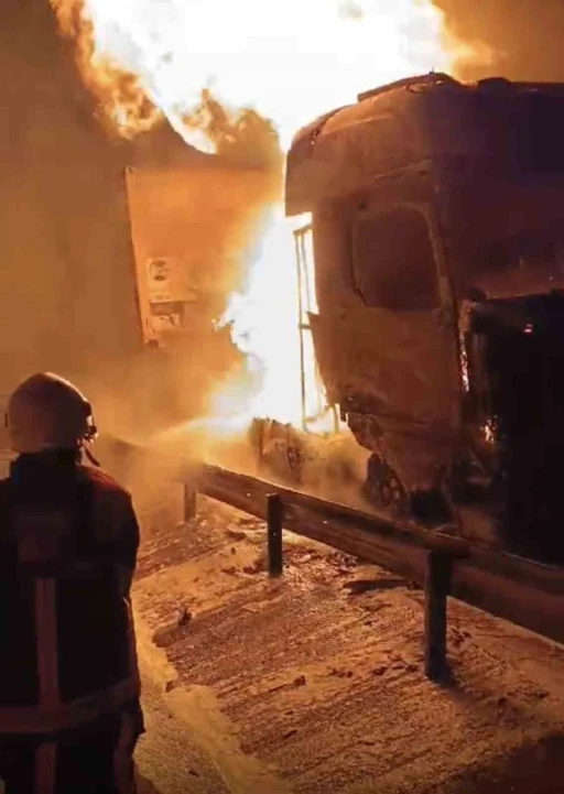 Tarsus&rsquo;ta tır yangını
