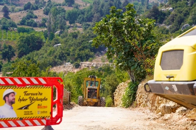 Tarsus&rsquo;un Kırsalında Yol Sorunu &Ccedil;&ouml;z&uuml;l&uuml;yor