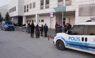 Tartıştığı arkadaşını, boğazına şişe saplayıp &ouml;ld&uuml;rd&uuml;