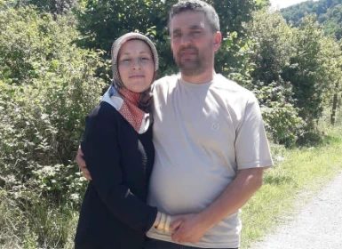 Tartıştığı eşini &ouml;ld&uuml;rd&uuml;, 1 kişiyi de yaraladı
