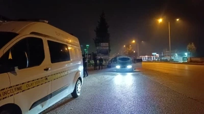 Tartıştığı kişiyi aracıyla takip edip, &ouml;n&uuml;ne keserek tabancayla vurdu