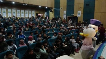 Tatvan&rsquo;da &ccedil;ocuklar s&ouml;mestir tatilini doya doya yaşıyor
