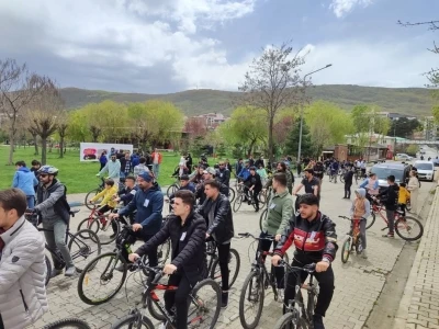 Tatvan&rsquo;da merhum &Ouml;ğretmen Ferhat Orak anısına bisiklet turu d&uuml;zenlendi
