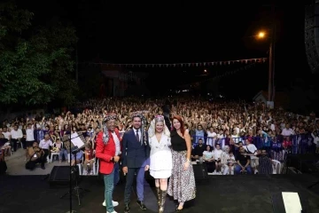 Tavas Zeybek Festivali renkli g&ouml;r&uuml;nt&uuml;lere sahne oluyor
