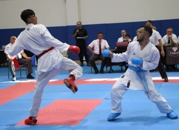 Tavşanlı&rsquo;da d&uuml;zenlenen Karate Turnuvası &ouml;d&uuml;l t&ouml;reni ile sona erdi
