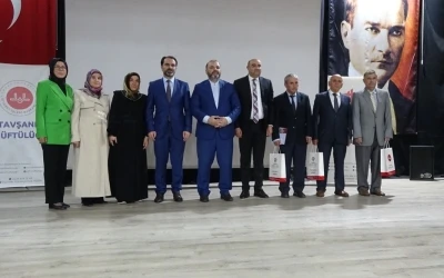 Tavşanlı&rsquo;da &rsquo;Fıtratın Korunması ve Aile&rsquo; konferansında işaret diliyle anlatım yapıldı
