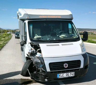 Tavşanlı&rsquo;da karavan ile minib&uuml;s &ccedil;arpıştı: 1 yaralı
