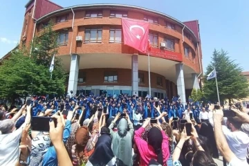 Tavşanlı&rsquo;da &uuml;niversite &ouml;ğrencilerinin mezuniyet coşkusu
