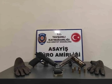 Tavşanlı&rsquo;da yakalanan 2 hırsızlık ş&uuml;phelisi tutuklandı

