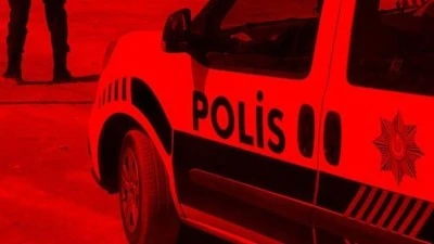 Taziye evinde husumetlilerini tabancayla kovaladı