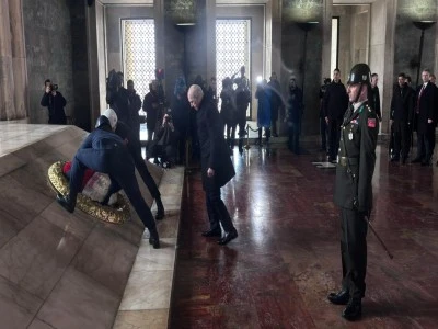 TBMM Başkanı Kurtulmuş ve devlet erkanından Anıtkabir'e ziyaret