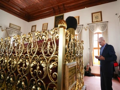 TBMM Başkanı Numan Kurtulmuş, Osman Gazi ve Orhan Gazi t&uuml;rbelerini ziayeret etti