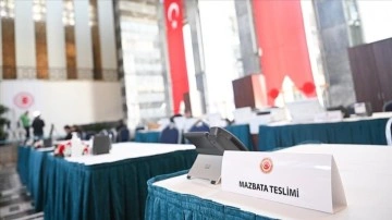 TBMM'de kayıt işlemi renkli g&ouml;r&uuml;nt&uuml;lere sahne oldu