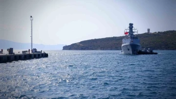 TCG Kınalıada Korveti g&ouml;revini tamamladı, Fo&ccedil;a Deniz &Uuml;s Komutanlığında t&ouml;renle karşılandı
