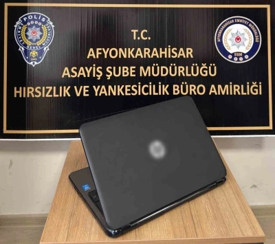 Tedavi i&ccedil;in gittiği sağlık kuruluşundan diz&uuml;st&uuml; bilgisayar &ccedil;aldı
