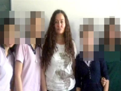 Tek başına yaşayan Reyhan &ouml;ğretmenin cansız bedeni evinde bulundu 