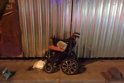 Tekerlekli sandalyesiyle karşıya ge&ccedil;erken otomobilin &ccedil;arptığı engelli vatandaş hayatını kaybetti