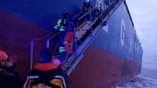 Tekirdağ a&ccedil;ıklarında ticari gemide yaralanan şahıs tahliye edildi
