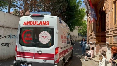 Tekirdağ&rsquo;da başıboş k&ouml;peğin kadına saldırdığı an kamerada
