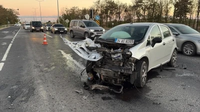 Tekirdağ'da iki otomobil &ccedil;arpıştı; 5 yaralı