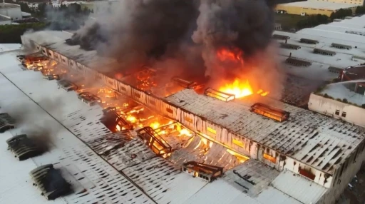 Tekirdağ&rsquo;da yanan fabrikada b&uuml;y&uuml;k hasar meydana geldi
