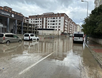 Tekirdağ'da yol g&ouml;le d&ouml;nd&uuml;, s&uuml;r&uuml;c&uuml;ler y&ouml;n değiştirdi