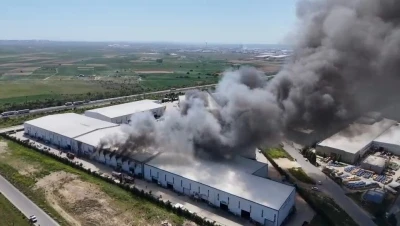 Tekirdağ&rsquo;daki fabrika yangını havadan g&ouml;r&uuml;nt&uuml;lendi
