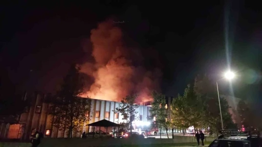 Tekirdağ&rsquo;daki fabrika yangınını s&ouml;nd&uuml;rme &ccedil;alışmaları s&uuml;r&uuml;yor
