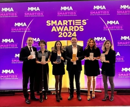 Teknosa Smarties Awards T&uuml;rkiye&rsquo;de &lsquo;Yılın Markası&rsquo; se&ccedil;ildi
