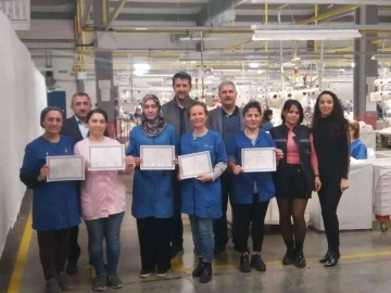 Telafi programını tamamlayan iş&ccedil;ilere ustalık belgesi
