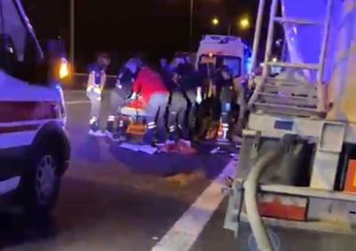 TEM&rsquo;de arıza nedeniyle ara&ccedil;tan inen 2 kişiye tır &ccedil;arptı
