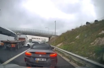 TEM&rsquo;de plastik kasa faciaya yol a&ccedil;ıyordu: Tırın altında kalmaktan son anda kurtuldu
