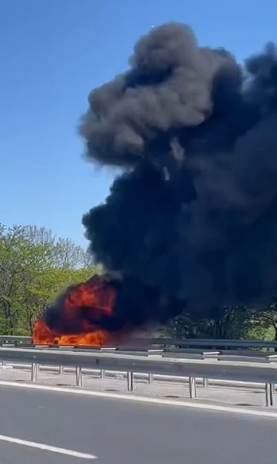 TEM Otoyolu&rsquo;nda bir otomobil alev alev yandı
