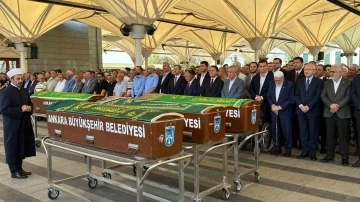 Temel Karamollaoğlu&rsquo;nun annesi son yolculuğuna uğurlandı
