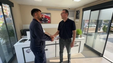 Temizlik iş&ccedil;isi bulduğu c&uuml;zdanı sahibine teslim etti
