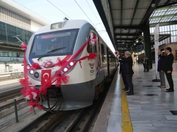 &ldquo;Tenezz&uuml;h Treni&rdquo;, 90 yıl sonra &ldquo;Tuz Ekspresi&rdquo; olarak &Ccedil;ankırı seferlerine başladı
