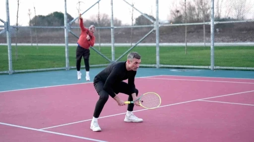 Tenis turnuvasında &ouml;d&uuml;ller sahiplerini buldu
