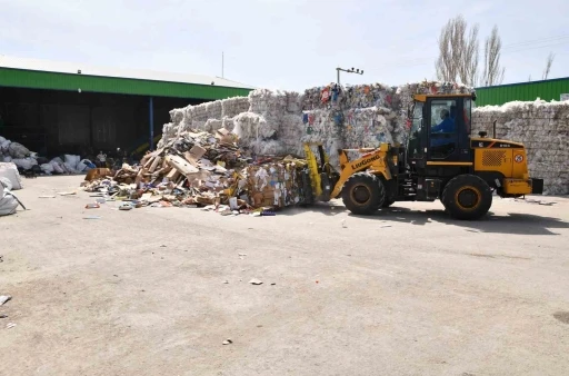 Tepebaşı&rsquo;nda 6 milyon 633 bin 494 kilogram atık toplanarak geri d&ouml;n&uuml;şt&uuml;r&uuml;ld&uuml;
