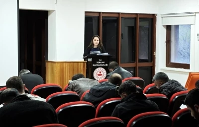 Tercan&rsquo;da 20 kişiye arıcılık belgesi verildi
