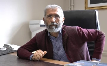 Ter&ouml;r &ouml;rg&uuml;t&uuml; elebaşı &Ouml;calan&rsquo;ın a&ccedil;ıklamasını paylaşan profes&ouml;r g&ouml;revden uzaklaştırıldı